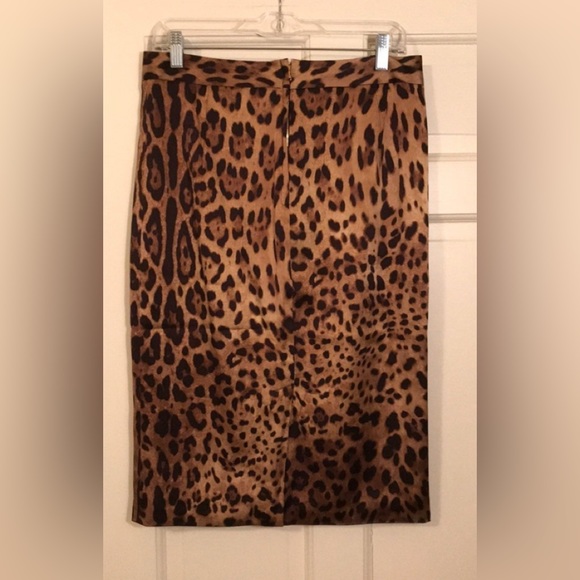 Dolce & Gabbana leopard print silk skirt. - Picture 4 of 7